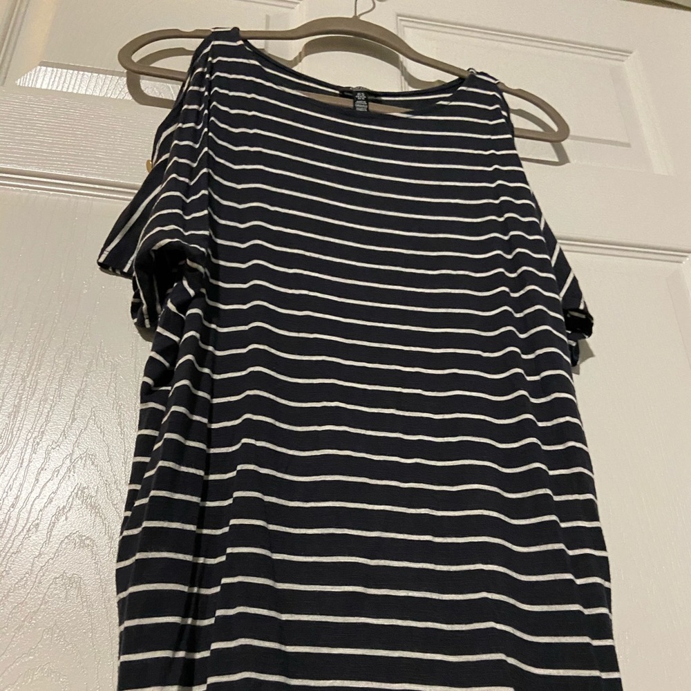 Shoulder-less Striped Top
